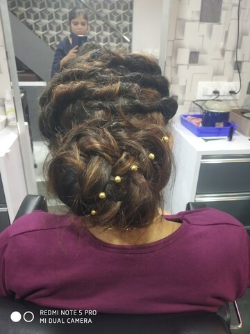 Makeover Beauty Salon Academy Kharghar Salons In Navi Mumbai Mumbai Justdial