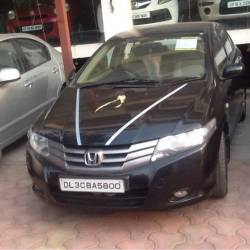 Car On Display - Noida Car Point Photos, Noida Sector 63, Delhi - Mahindra First Choice