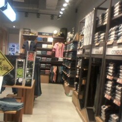 vans store waikele