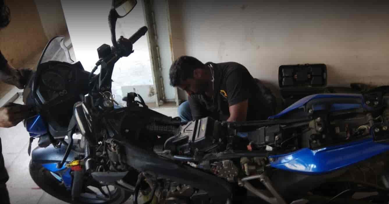 Two wheeler discount mechanic at doorstep