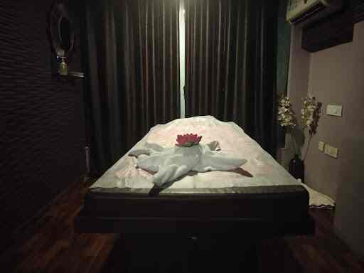 Royal spa koregaon park Clearance