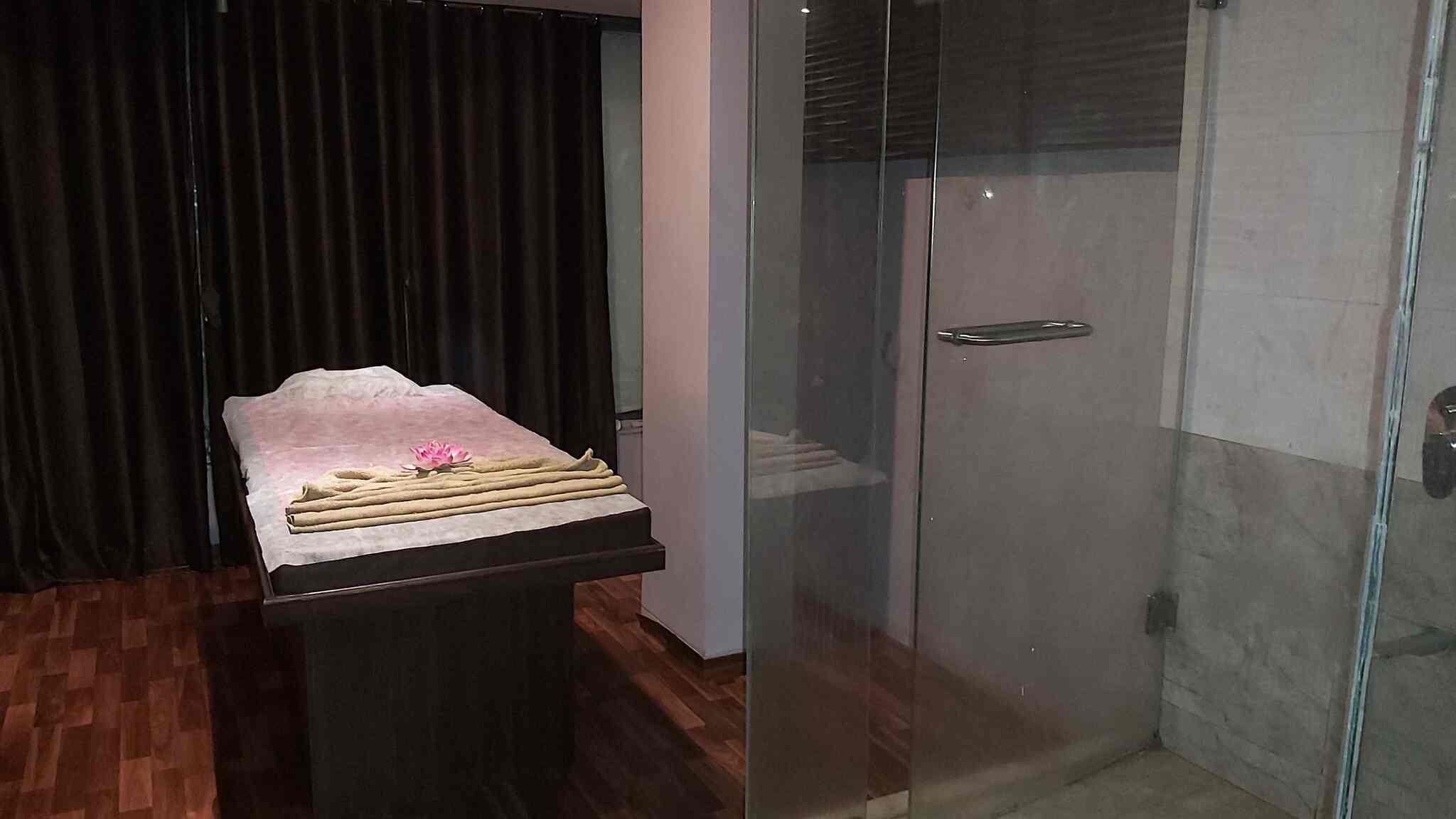 Royal spa koregaon park Clearance