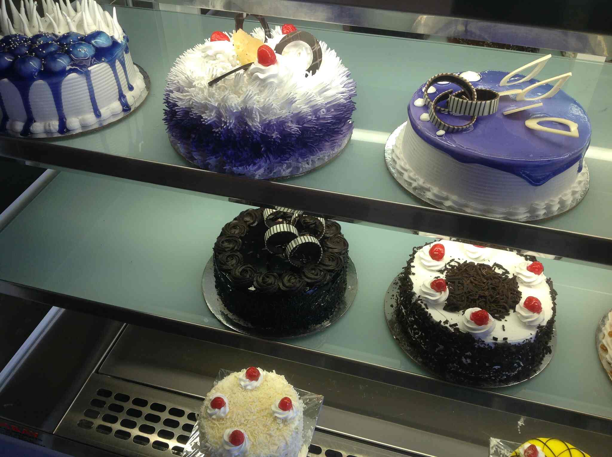 Share 148+ cake and cream hadapsar latest kidsdream.edu.vn