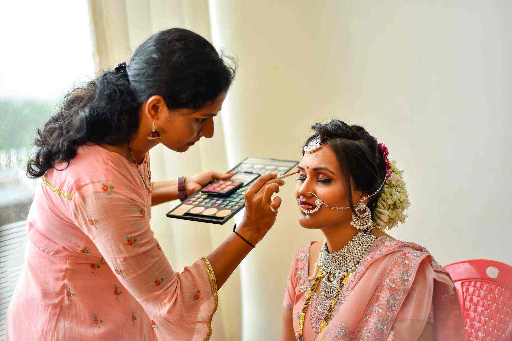 Beauty Parlour Makeup Images | Saubhaya Makeup