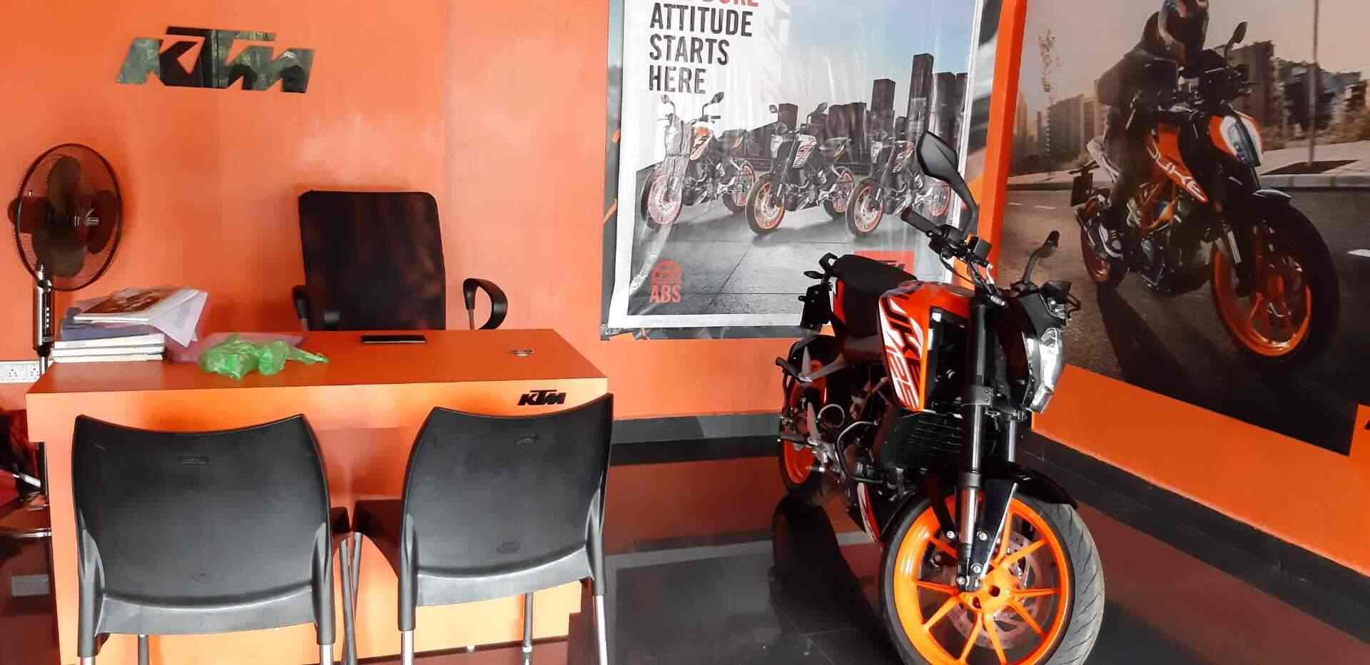 Hubli Ktm, Opposite Hotel Madhuvana 