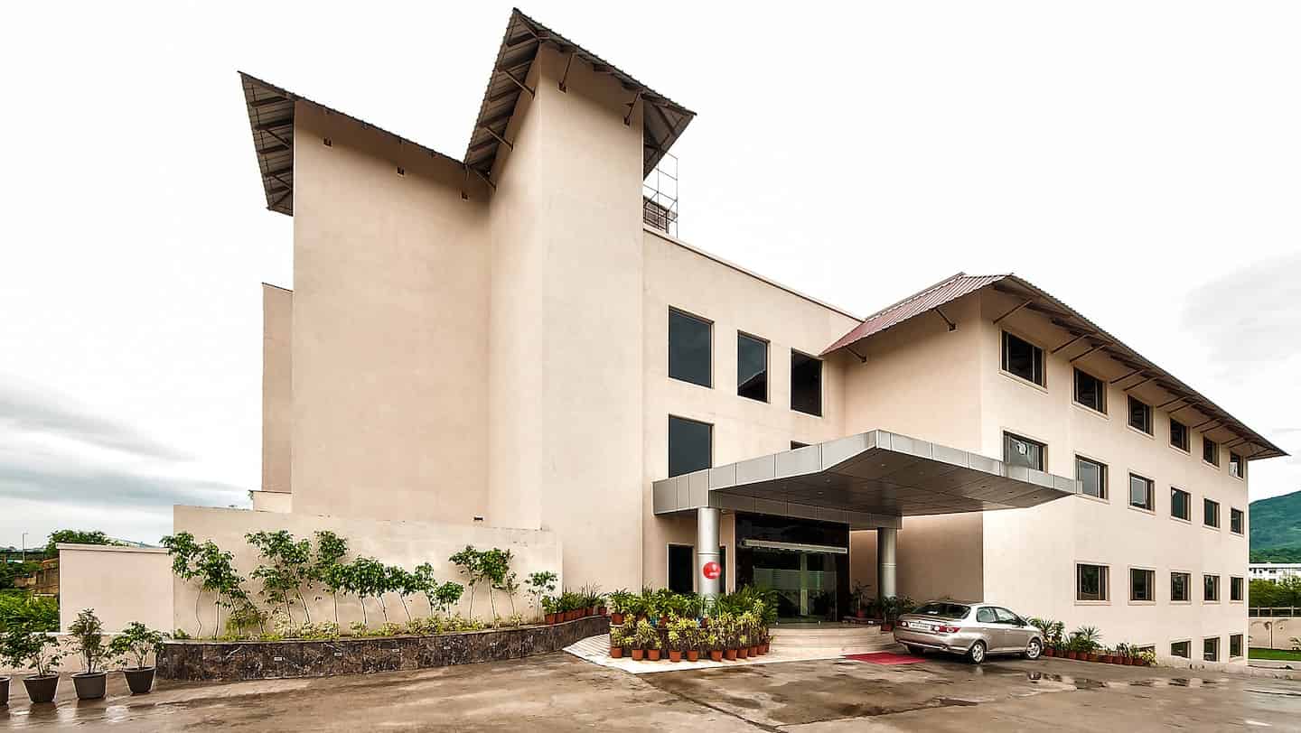 Book Hotel Golden Palms (OYO 7746) in Barotiwala,Solan - Hotels near me in  Solan - Justdial