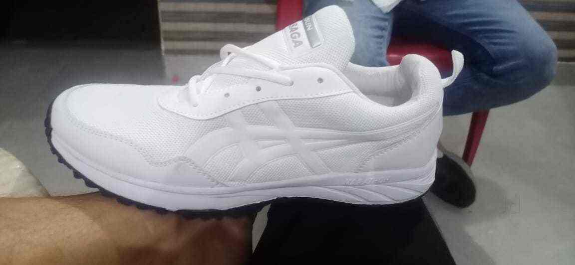 saga sports shoes
