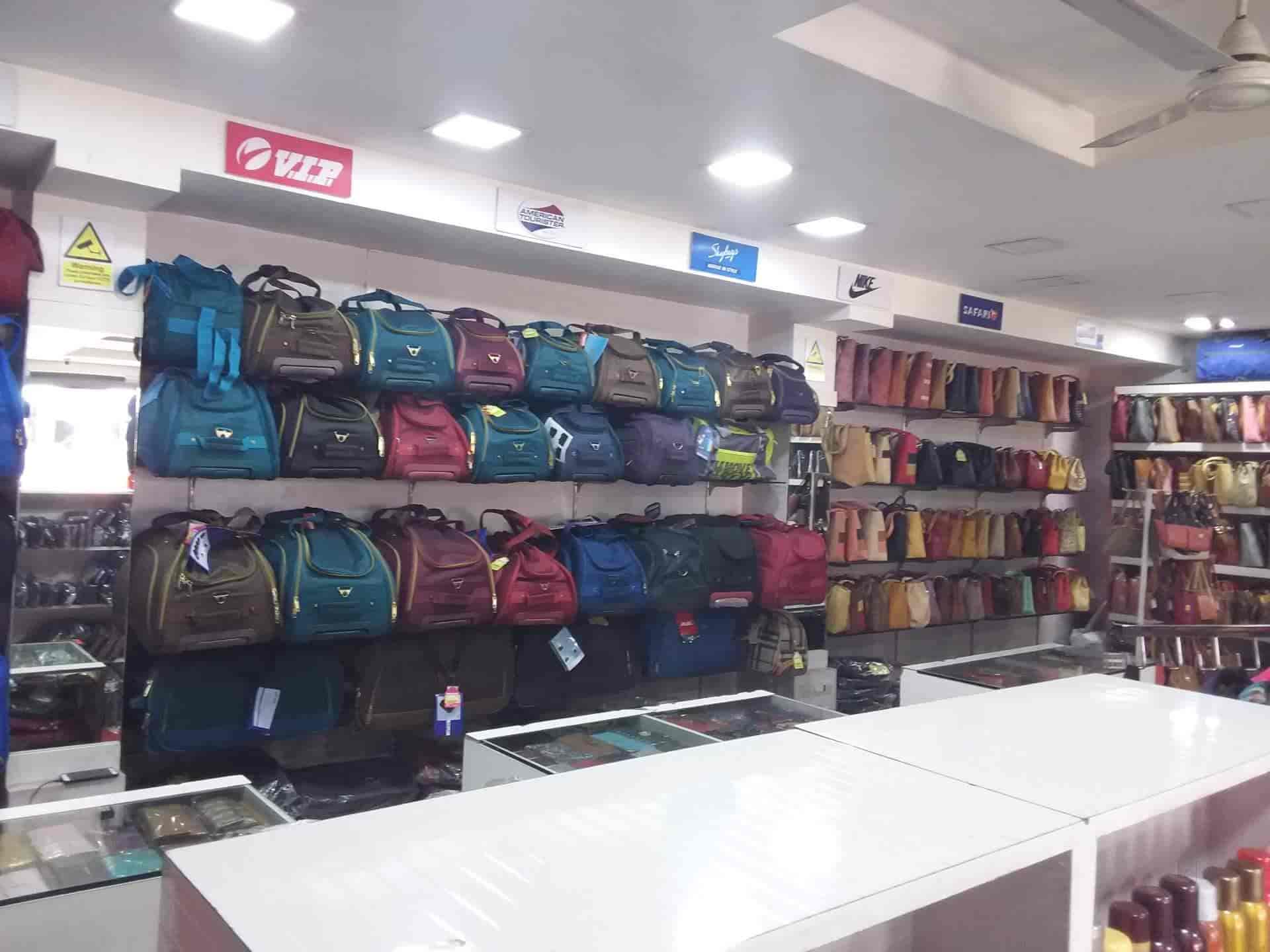 Share 72+ bag world trivandrum esthdonghoadian