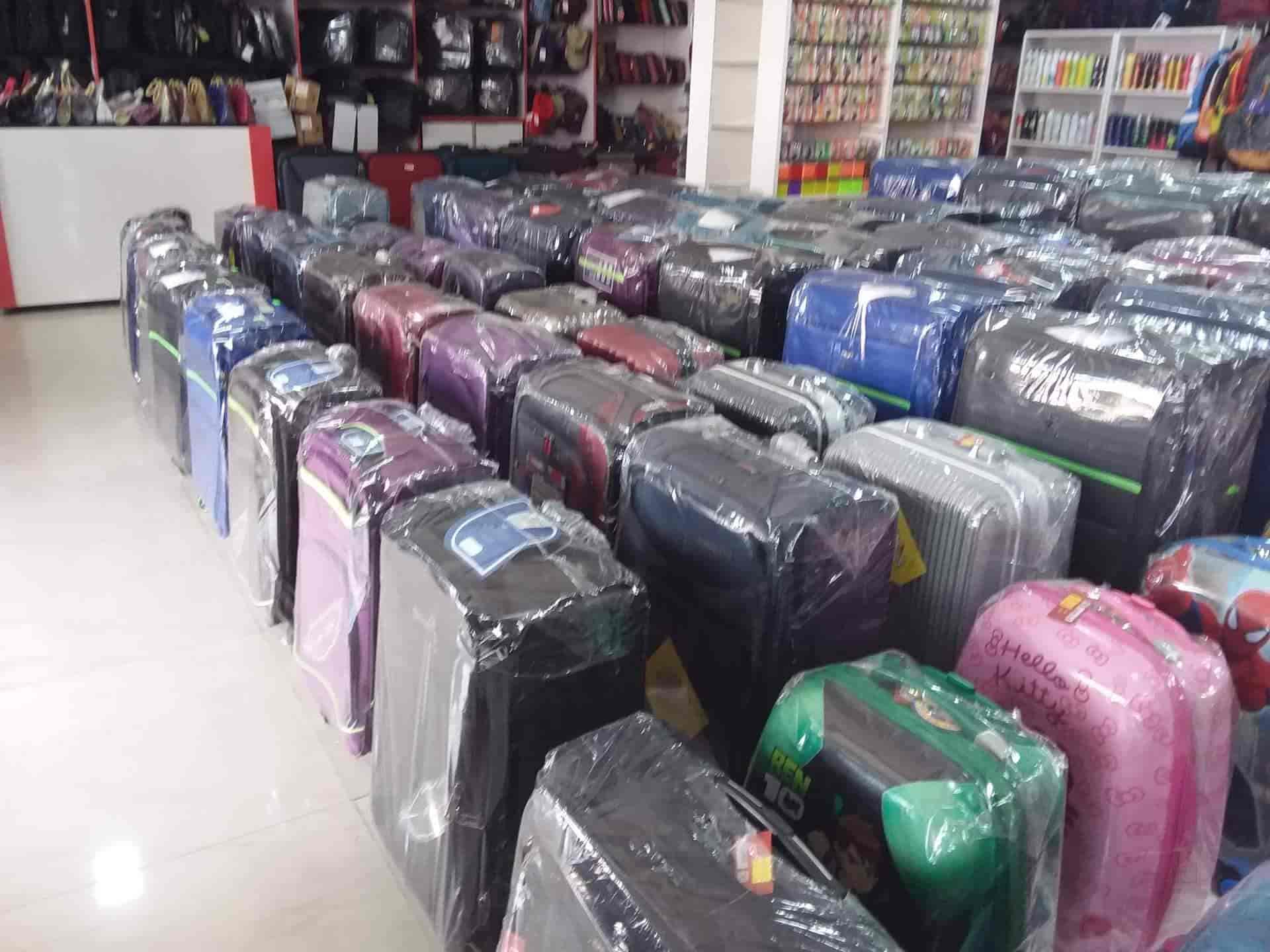 Share 72+ bag world trivandrum esthdonghoadian