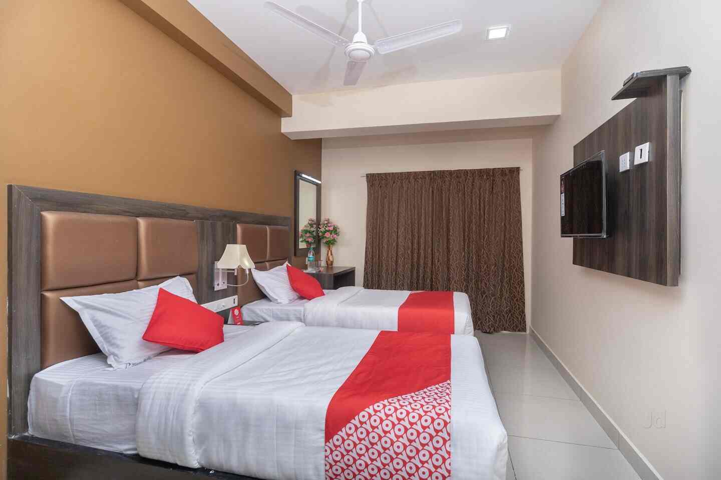 V Grand Oyo 18621 In Opposite Trichy Reviews Photos - 