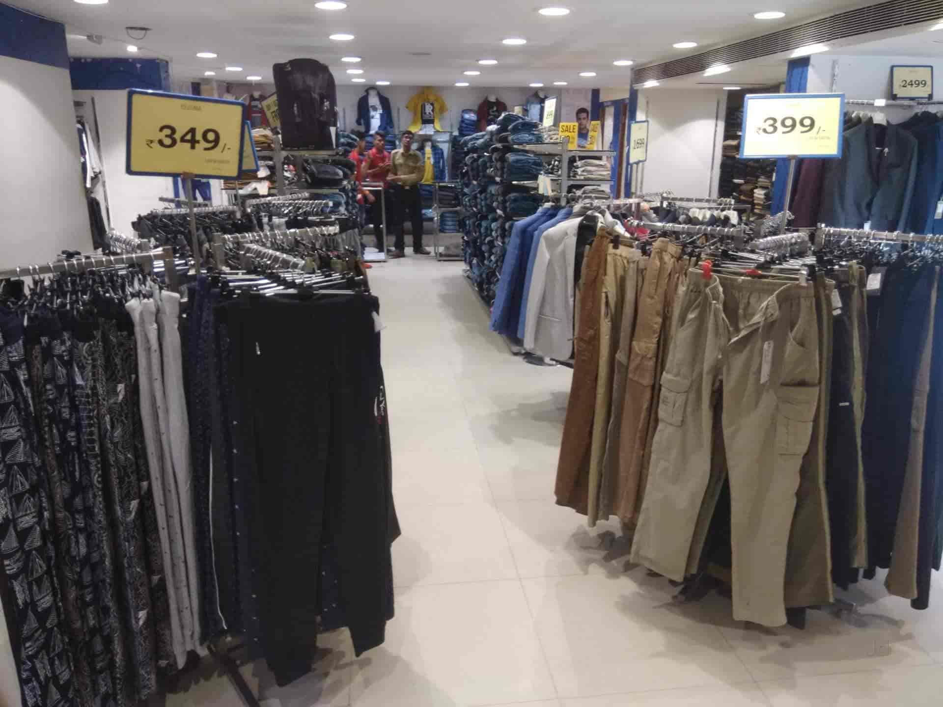 V-Mart, Alkapuri - Readymade Garment 