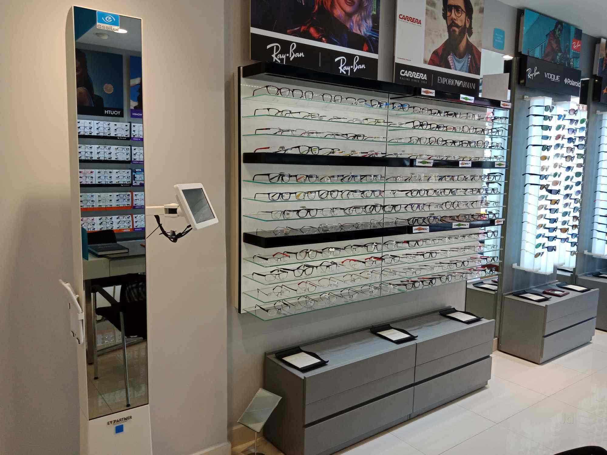 Titan Eye Plus, Labbipet - Opticians in 