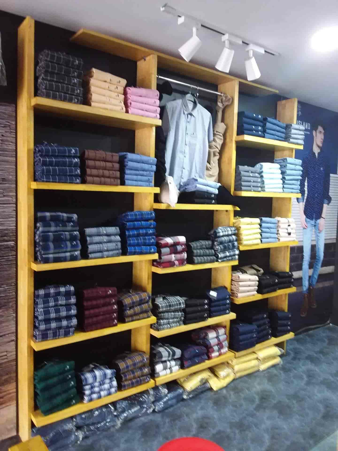 nearest roman clothes shop