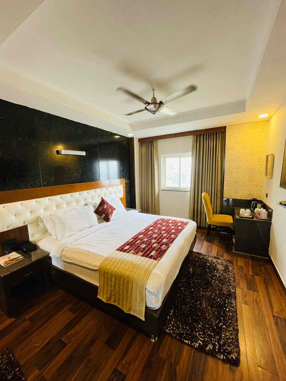 Book Hotel Palmdale in Dhakoli,Zirakpur - Best Hotels near me in Zirakpur -  Justdial