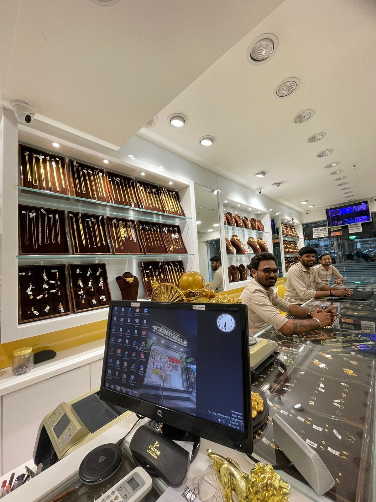 https://content3.jdmagicbox.com/v2/comp/bangalore/z7/080pxx80.xx80.110317100611.j3z7/catalogue/arihant-jewellers-magadi-road-bangalore-gold-jewellery-showrooms-6u2cli0q6w.jpg