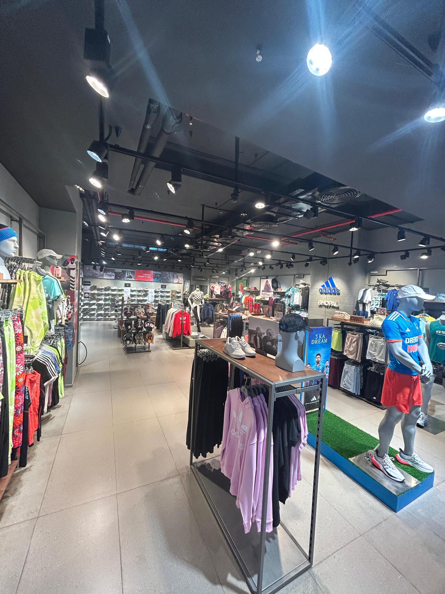 adidas outlet moa