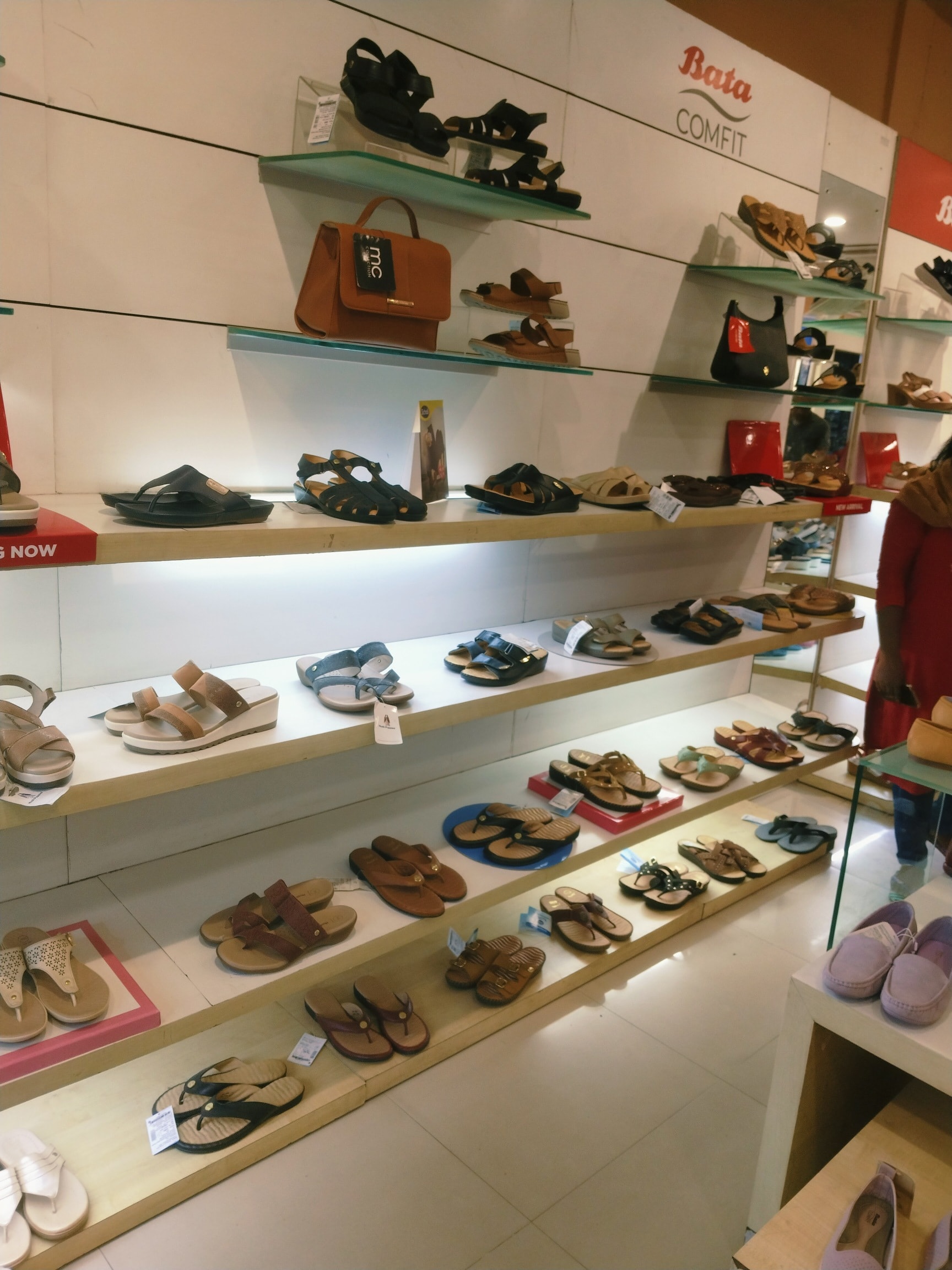 retail nearby bata shop