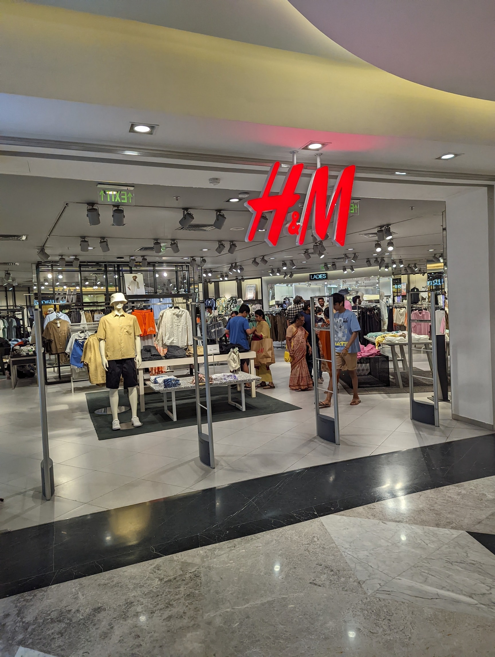 H M Store Phoenix Market City in Velacheri Chennai H M Readymade Garment Retailers near me in Chennai Justdial