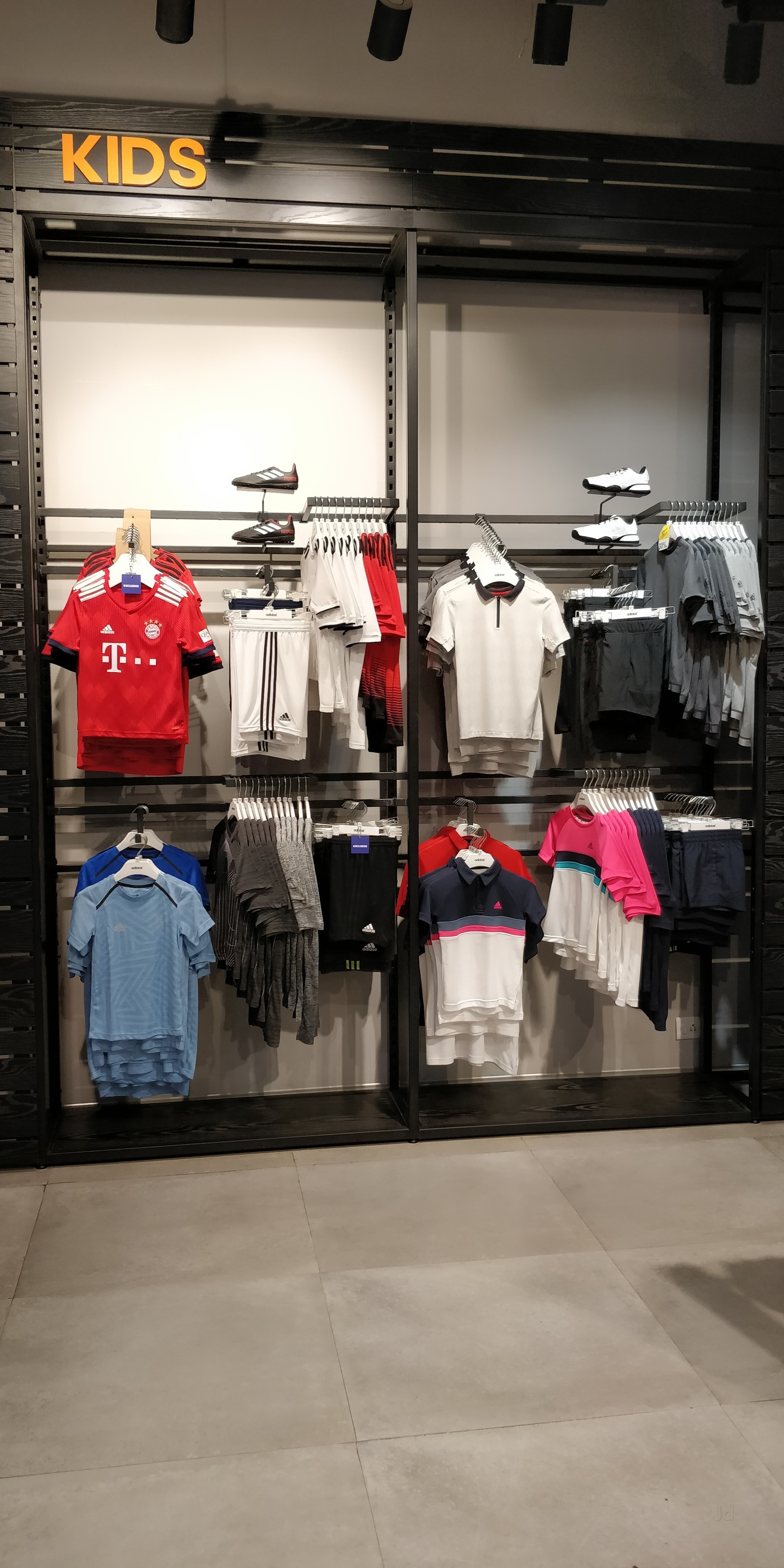 adidas phoenix mall