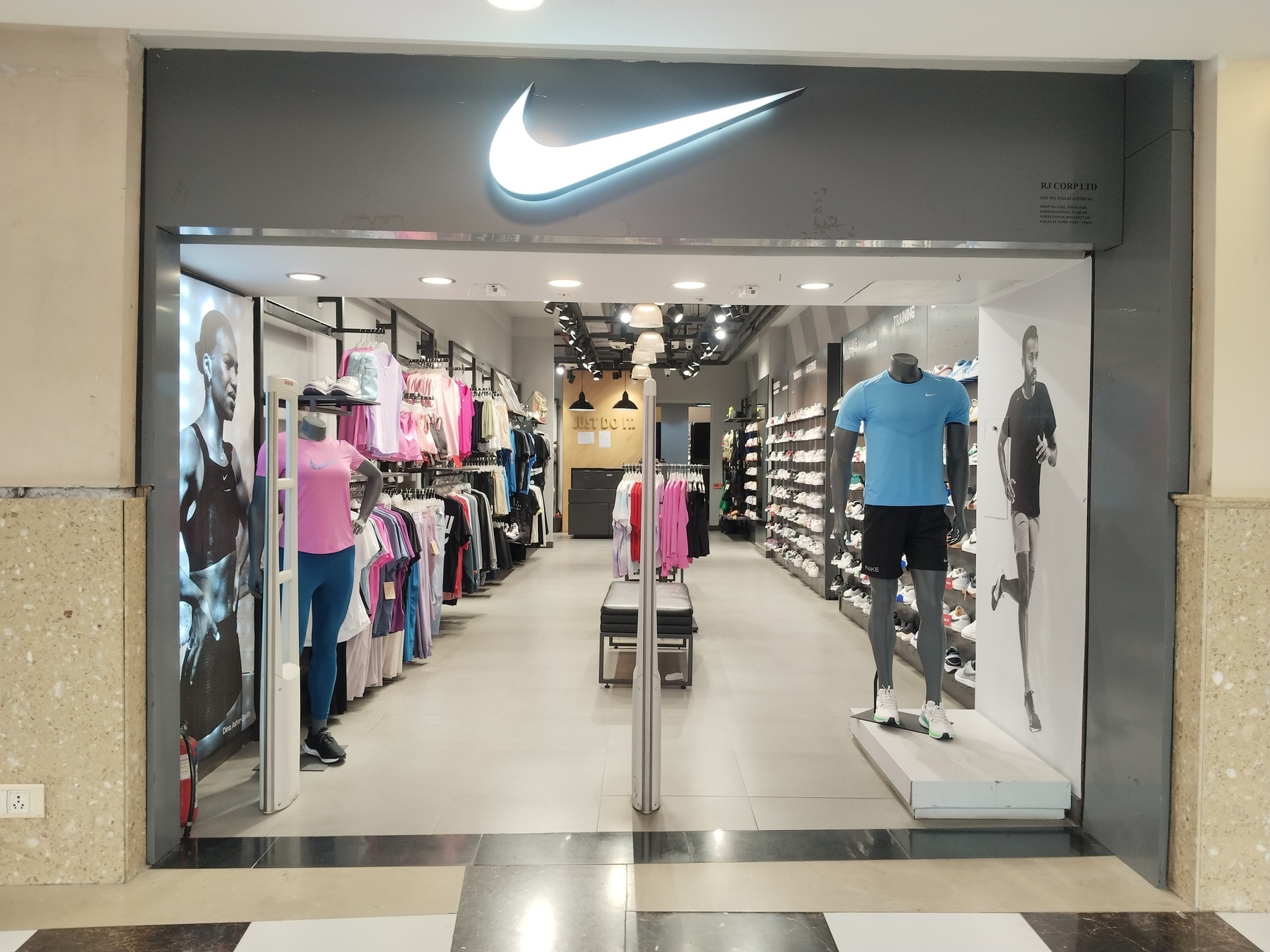 tunjungan nike plaza delta