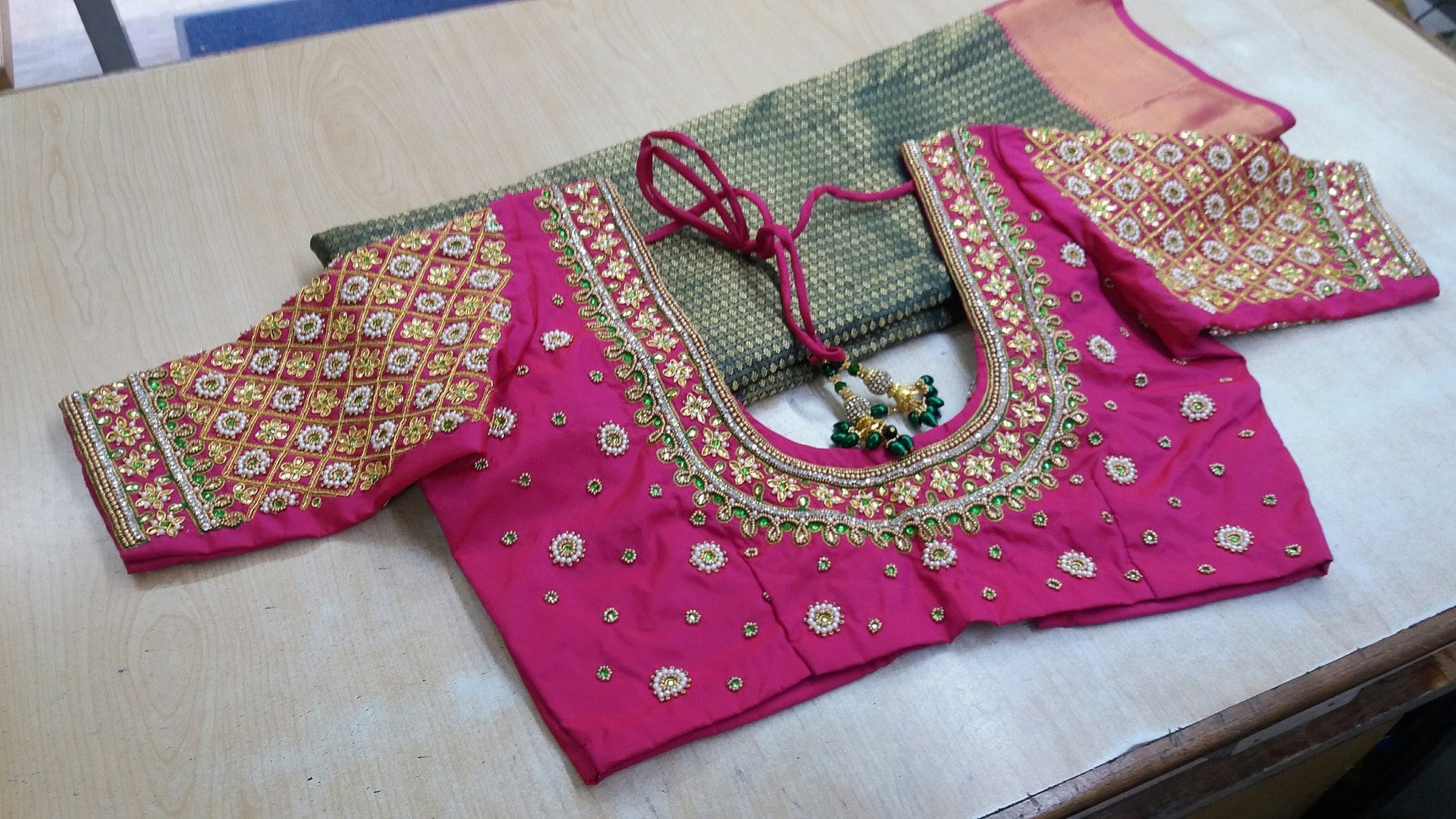 00s Share Spilit Hand Embroidery Top