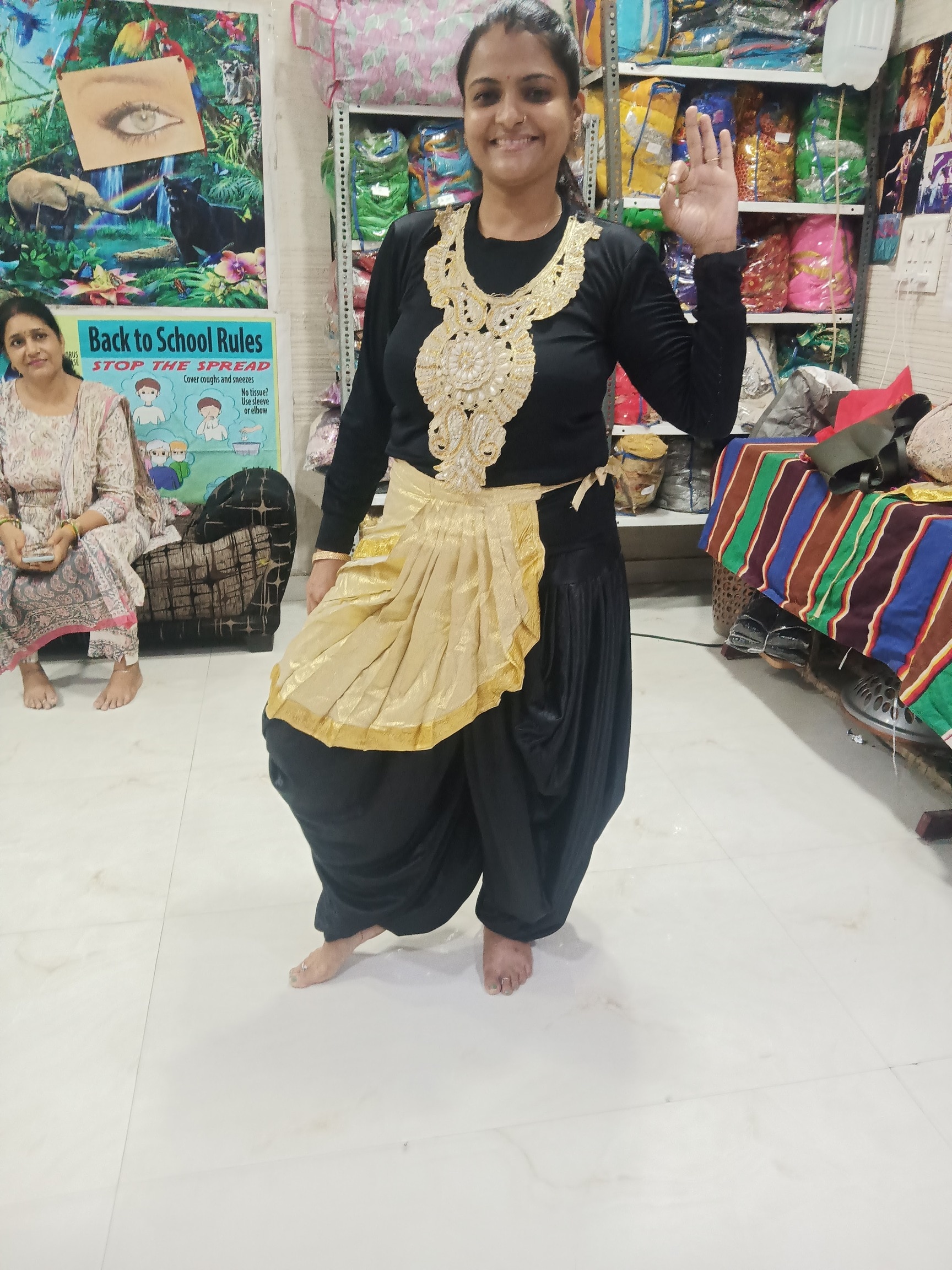 Chunmun fancy dress sagarpur hotsell