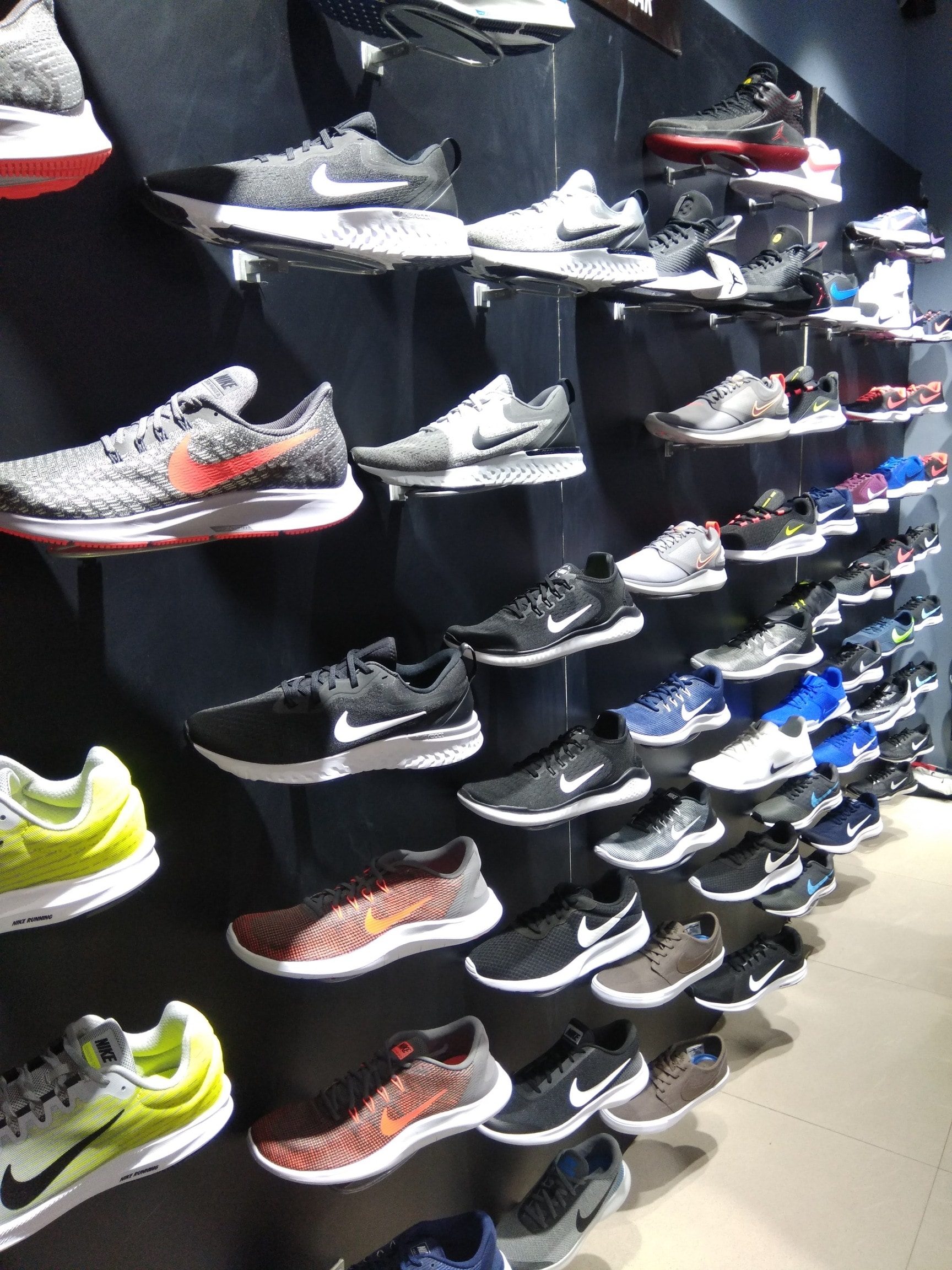 nike men's downshifter 10 4e running shoes