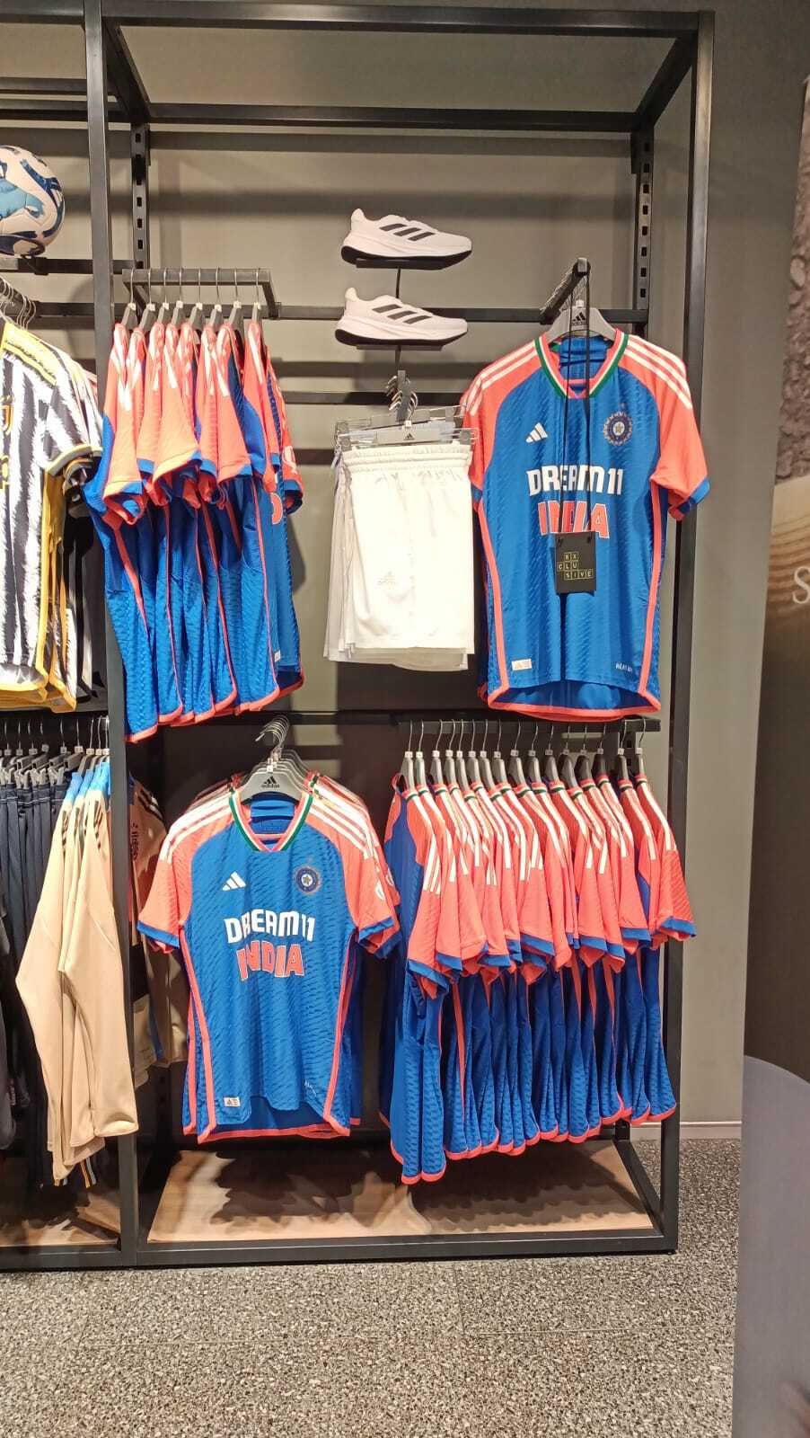 adidas showroom in lajpat nagar