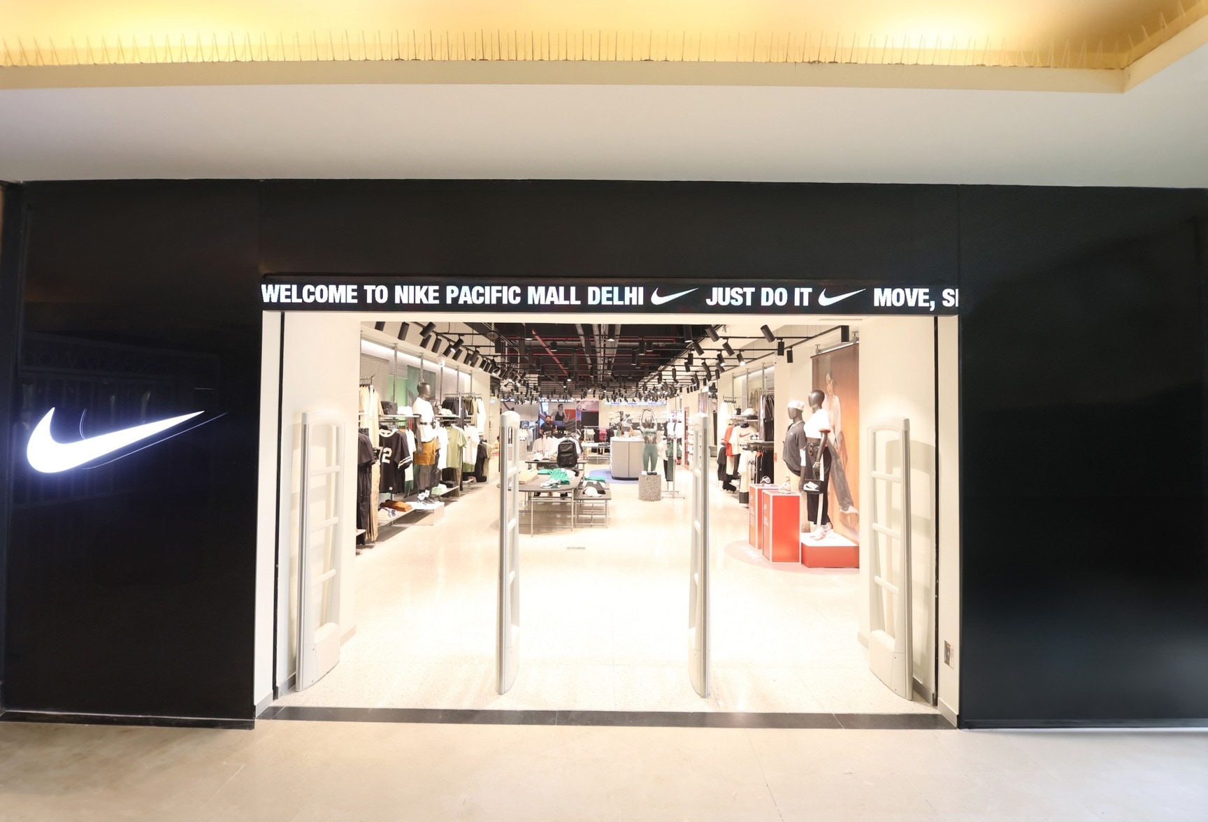 nike factory outlet tilak nagar