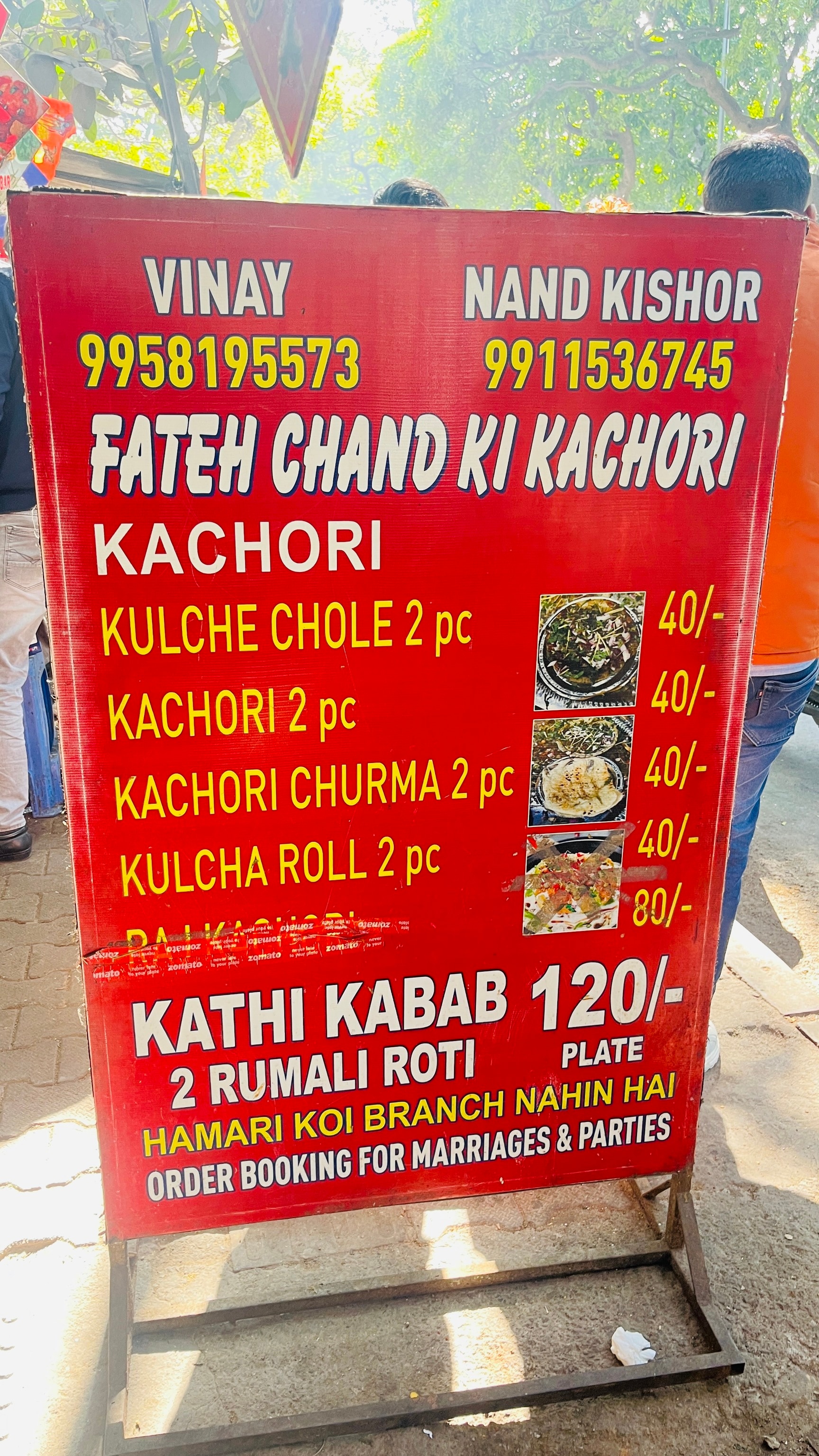 https://content3.jdmagicbox.com/v2/comp/delhi/l2/011pxx11.xx11.240528125716.a7l2/catalogue/fateh-chand-ki-kachori-civil-lines-delhi-chaat-corners-p3bd07qan0.jpg