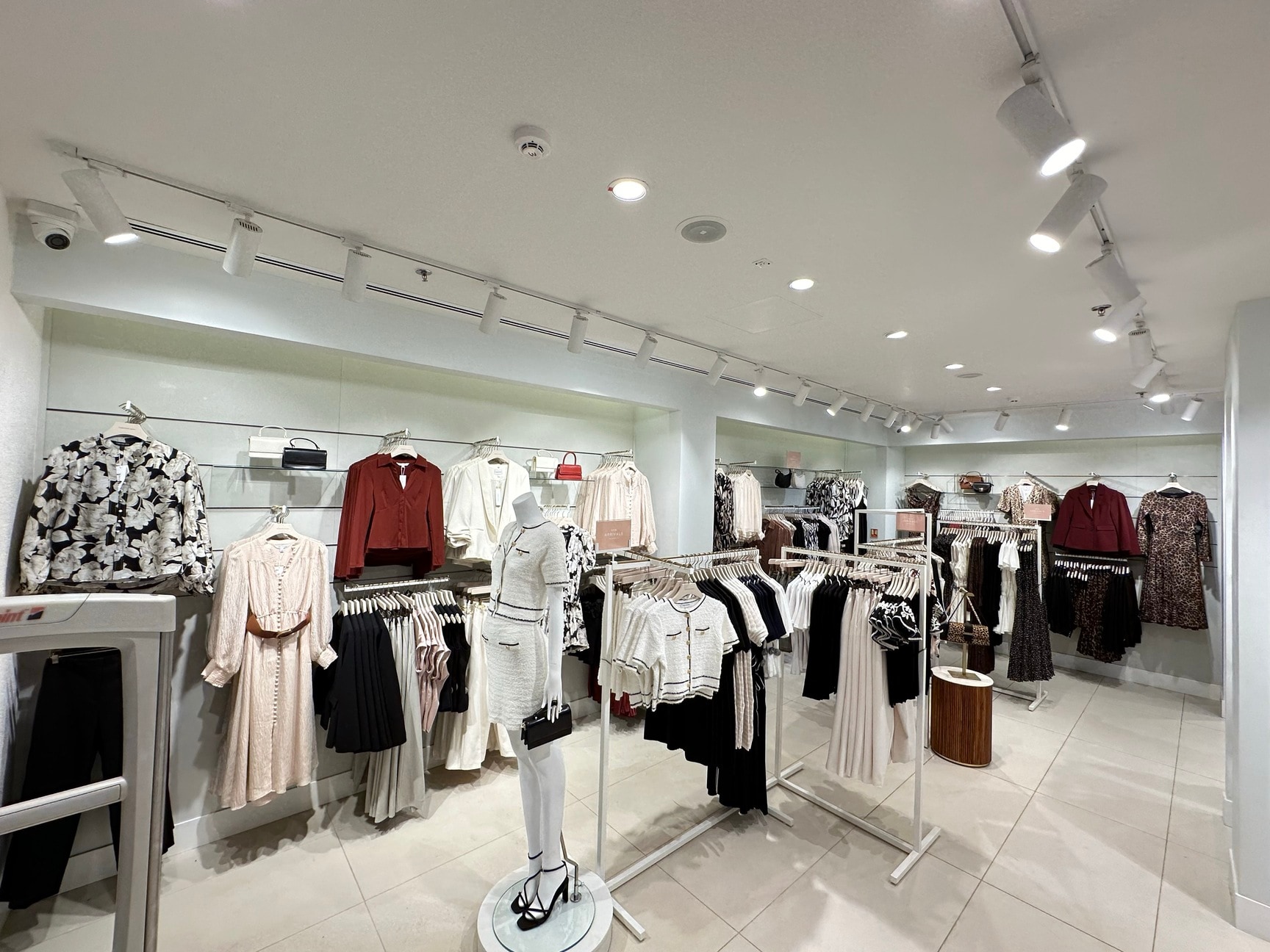 dlf promenade h&m