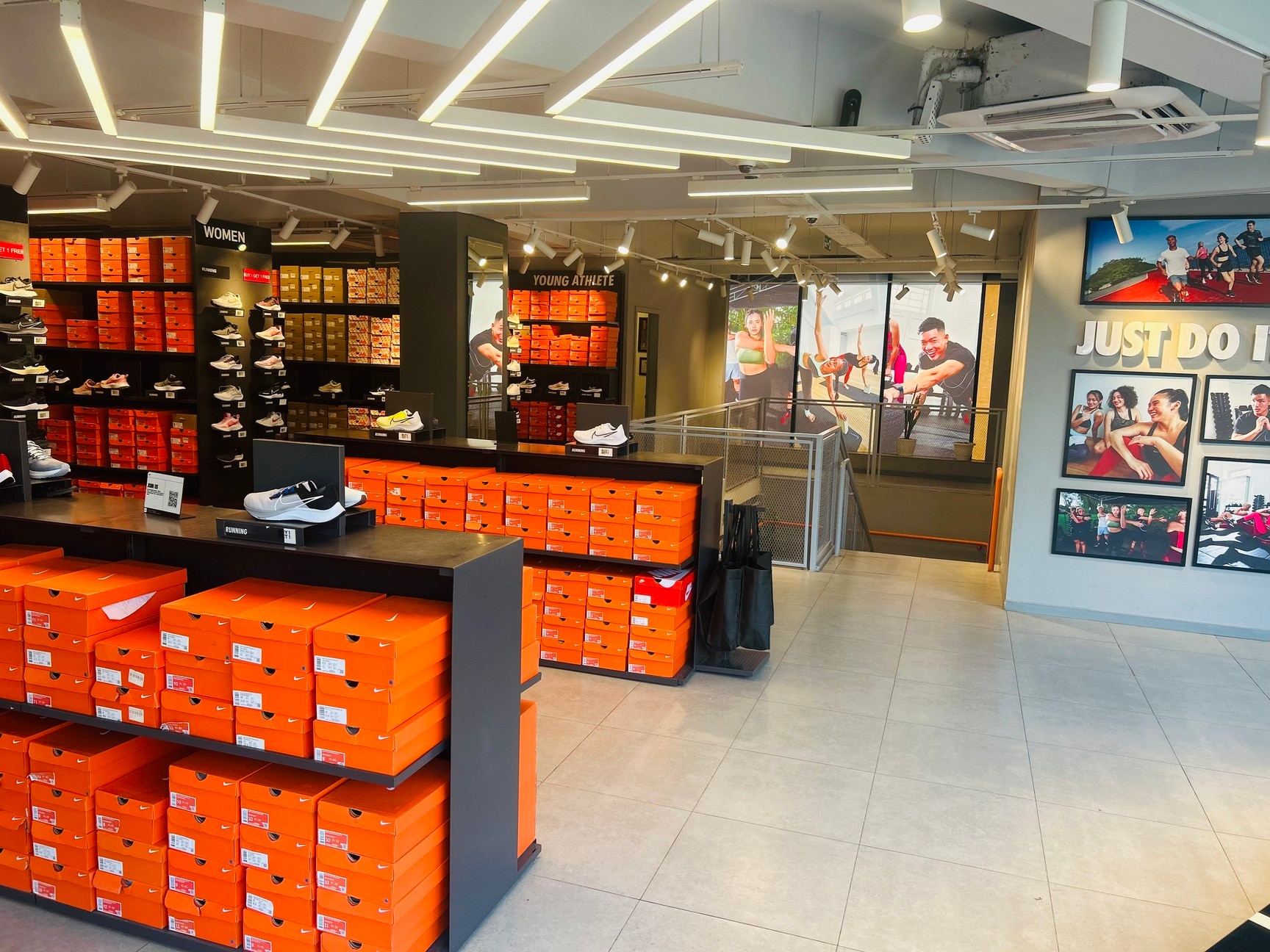 nike factory outlet moti nagar
