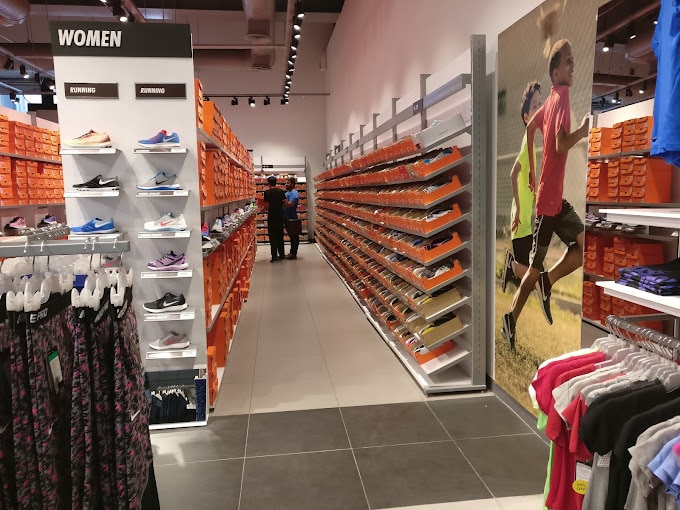 nike connaught place