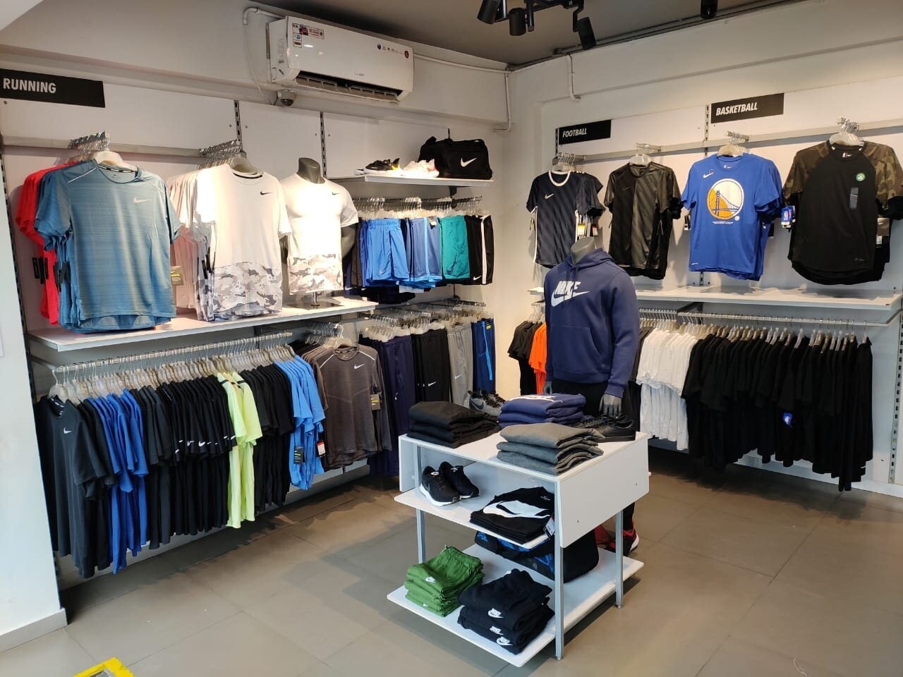 nike factory outlet tolichowki