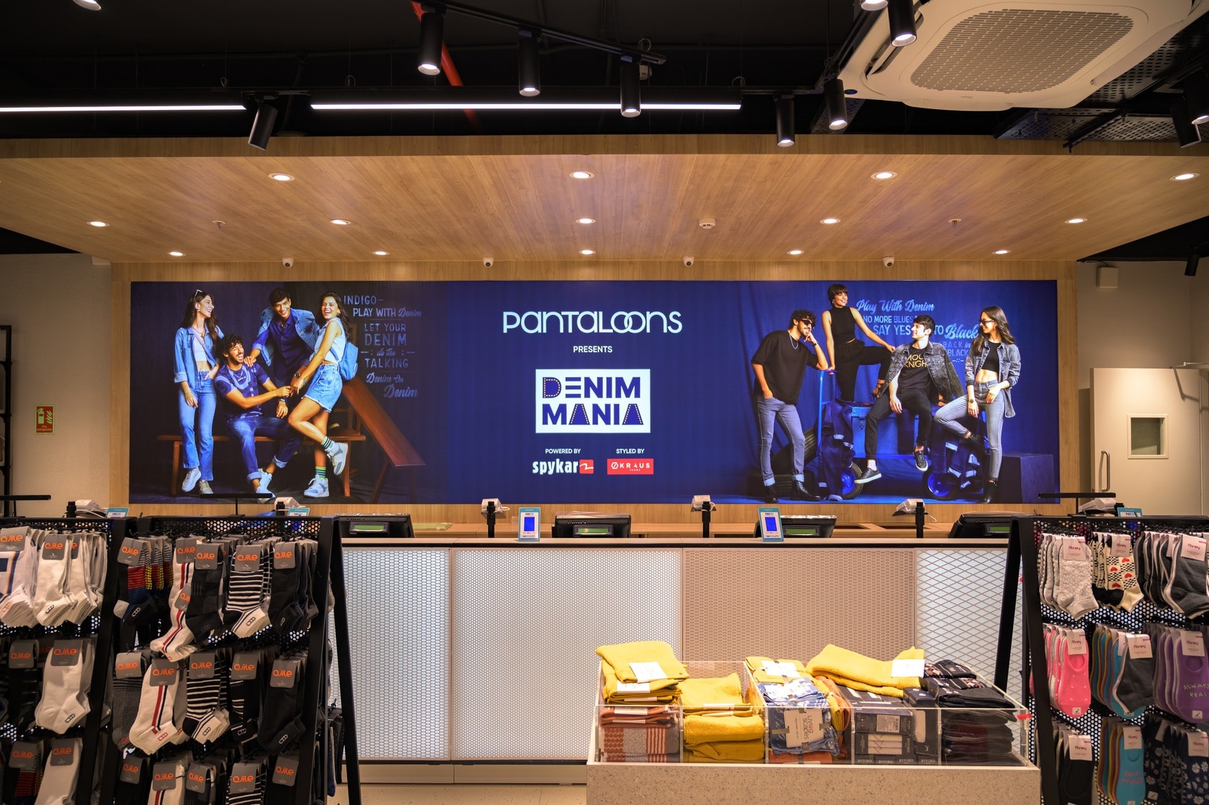 Haqiqiy rus toyida sikish Kostyumlarda gimnastikachilar bilan porno