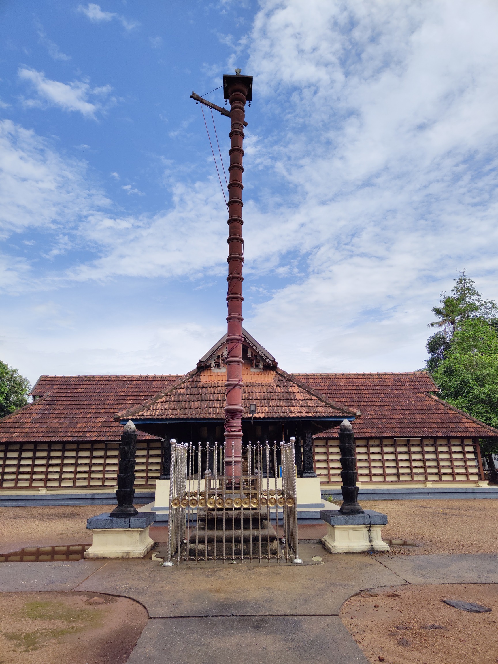 Temples open during eclipse : ग्रहण में भी खुले रहेंगे इन प्रसिद्ध मंदिरों के पट, जानिए क्या है मान्यता 11 sree krishna temple vadavathoor kottayam temples 5aH2fg4Zy7 sree krishna temple vadavathoor kottayam temples 5aH2fg4Zy7 Thiruvarppu Sri Krishna Temple in Kerala