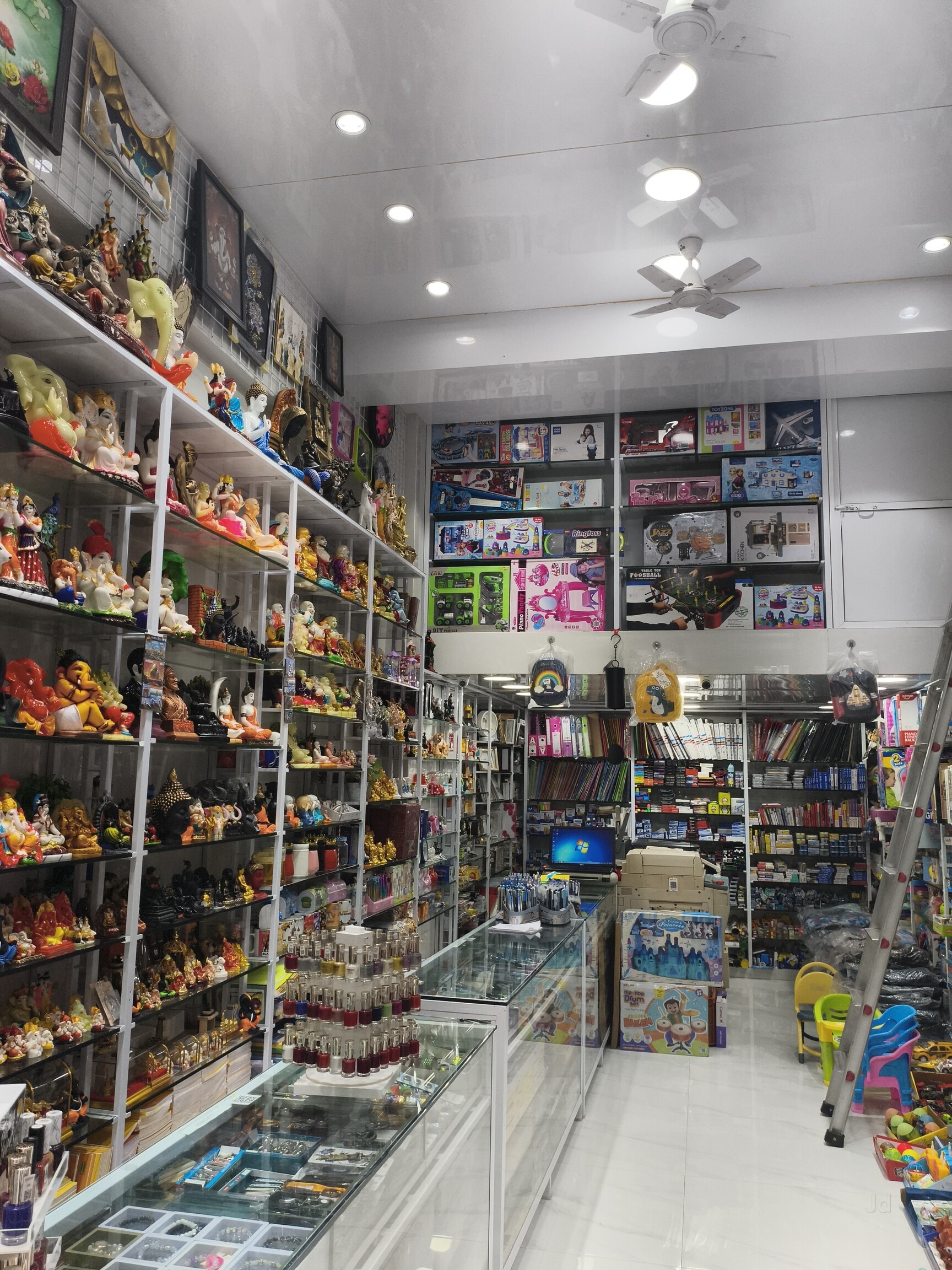 Apple Collections in Kandivali West,Mumbai - Best Toy Wholesalers