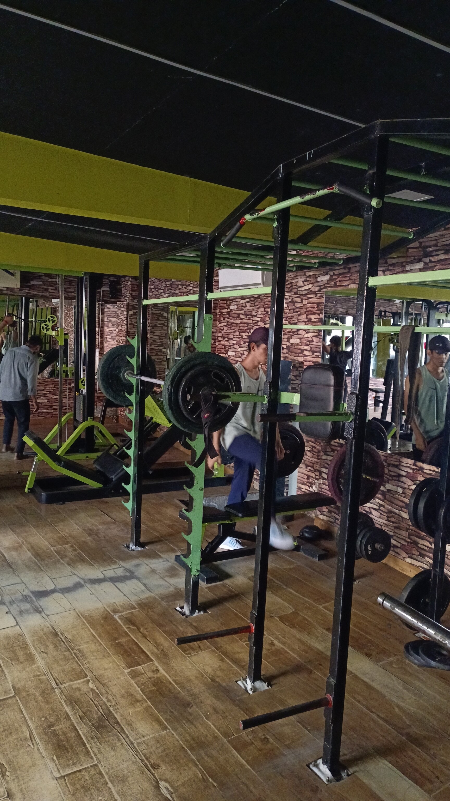 Gym in thakur complex sale