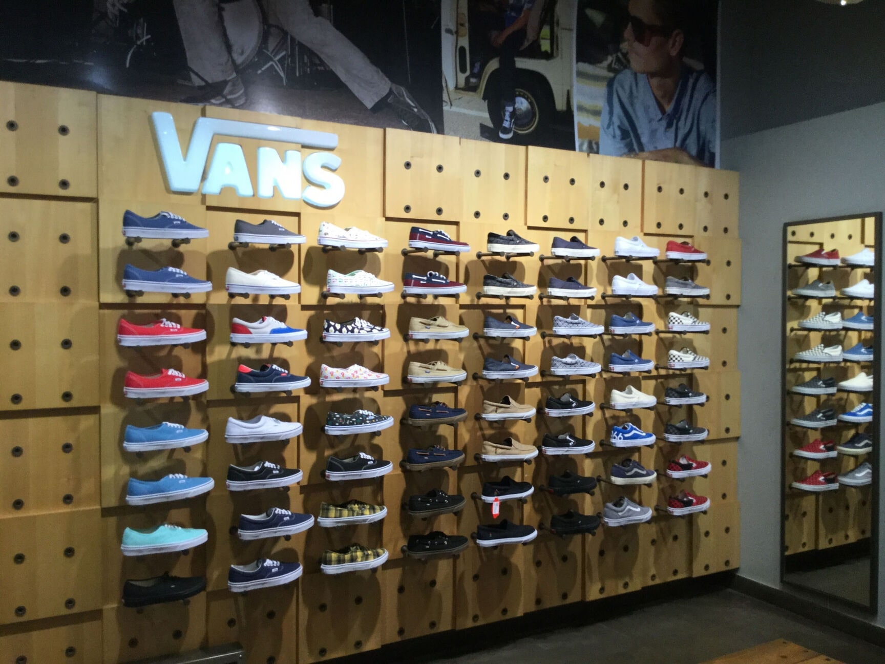 Vans Skyzone Mall in Lower Parel Mumbai Best Nike Shoe Dealers near me in Mumbai Justdial