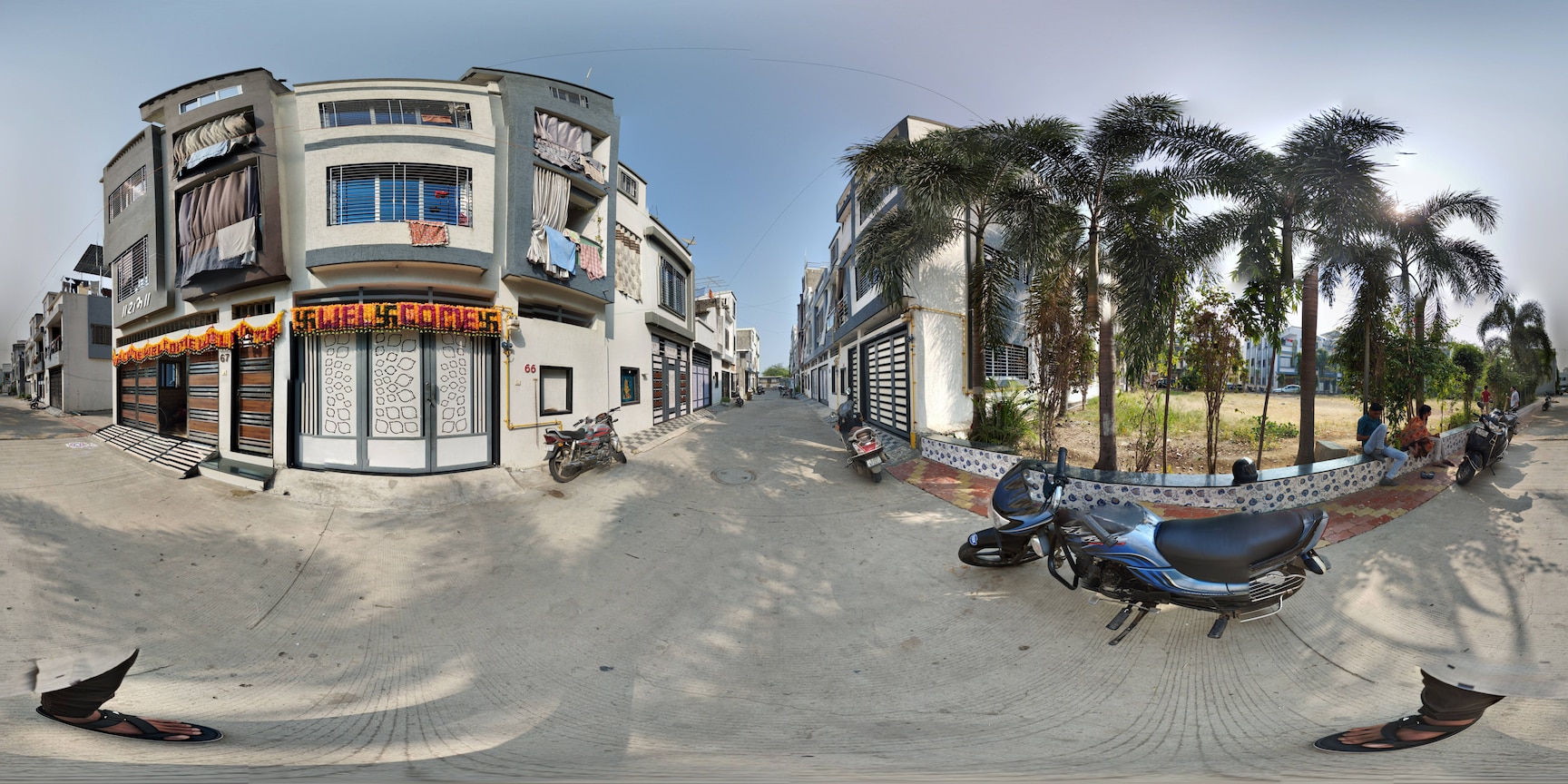 Xojayinning poshnalarini yalayotgan surat