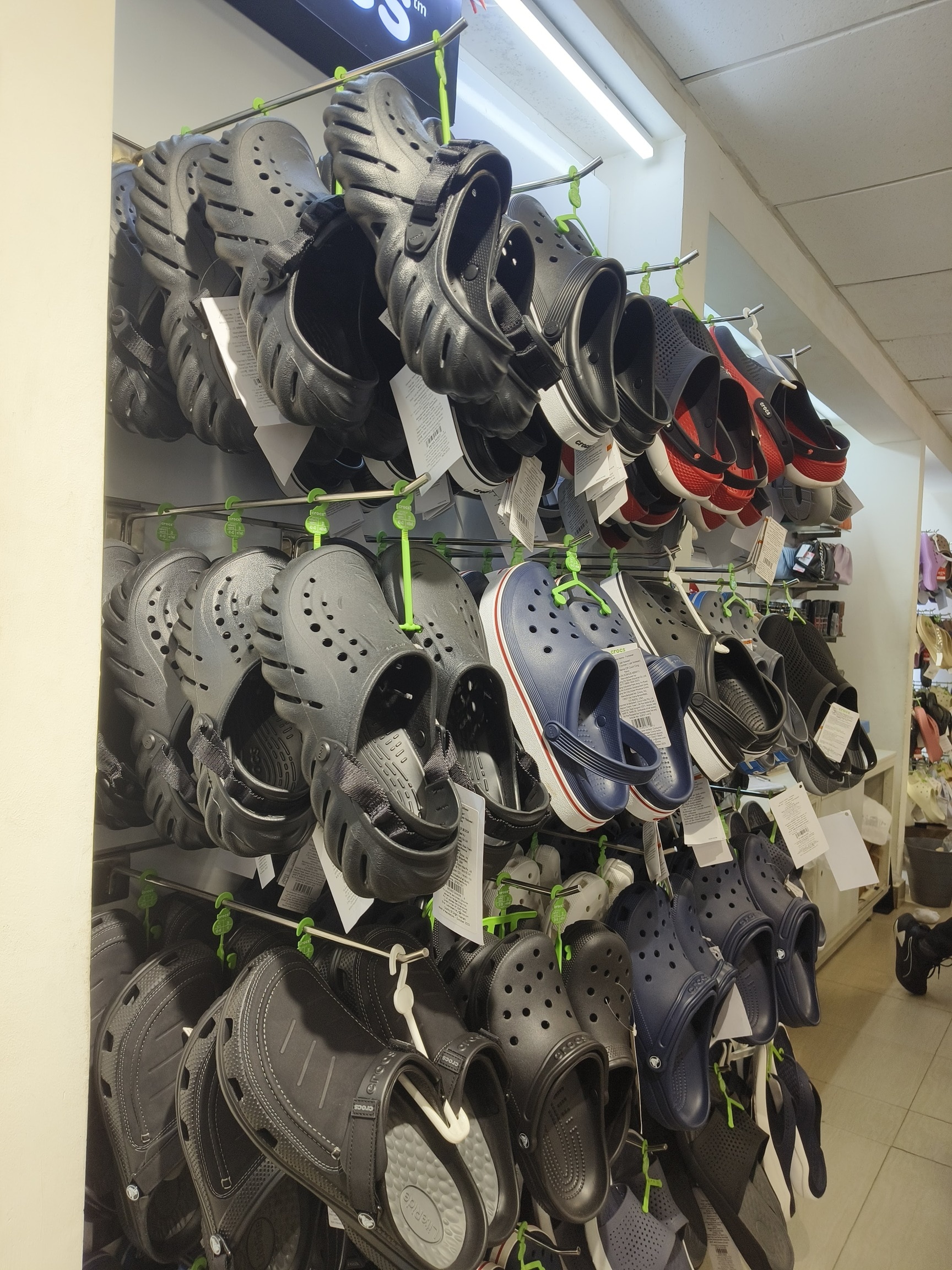 Buy reliance trends crocs Shop Black Friday